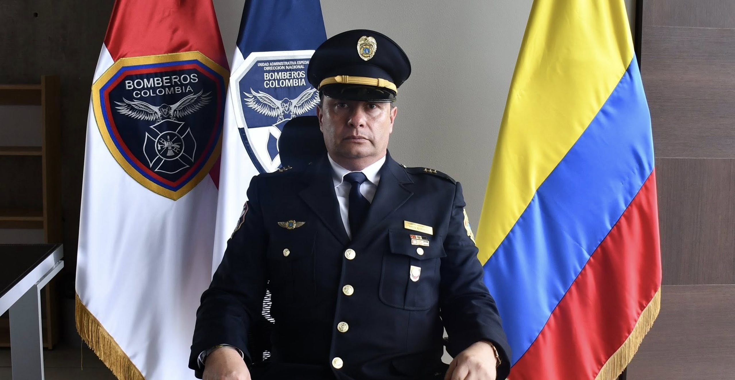 El capitán Fredy Alonzo Alvarado Navarro, es el nuevo director encargado de la Dirección Nacional de Bomberos Colombia