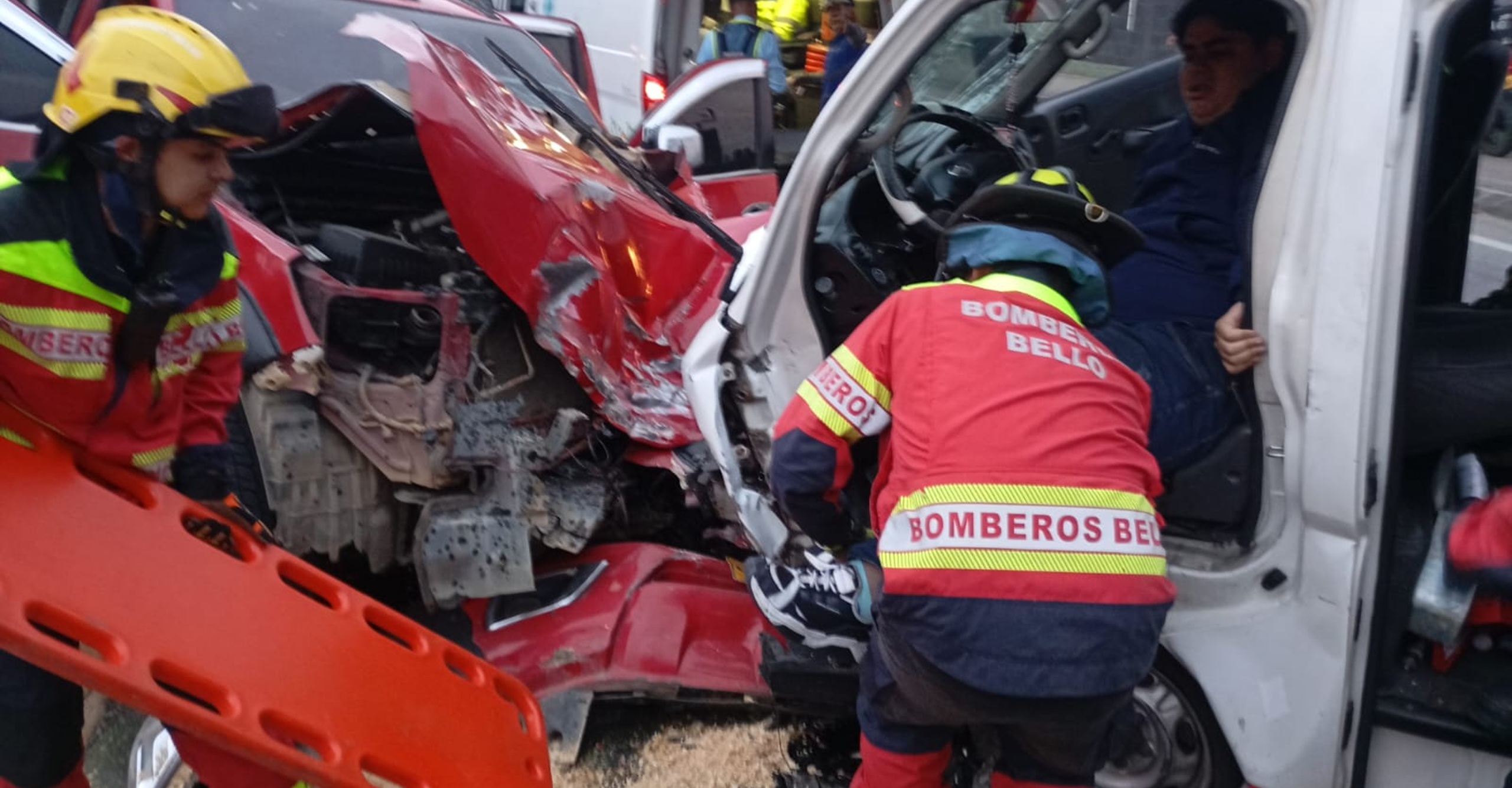 Bomberos atienden emergencia por accidente de tránsito en Bello Antioquia