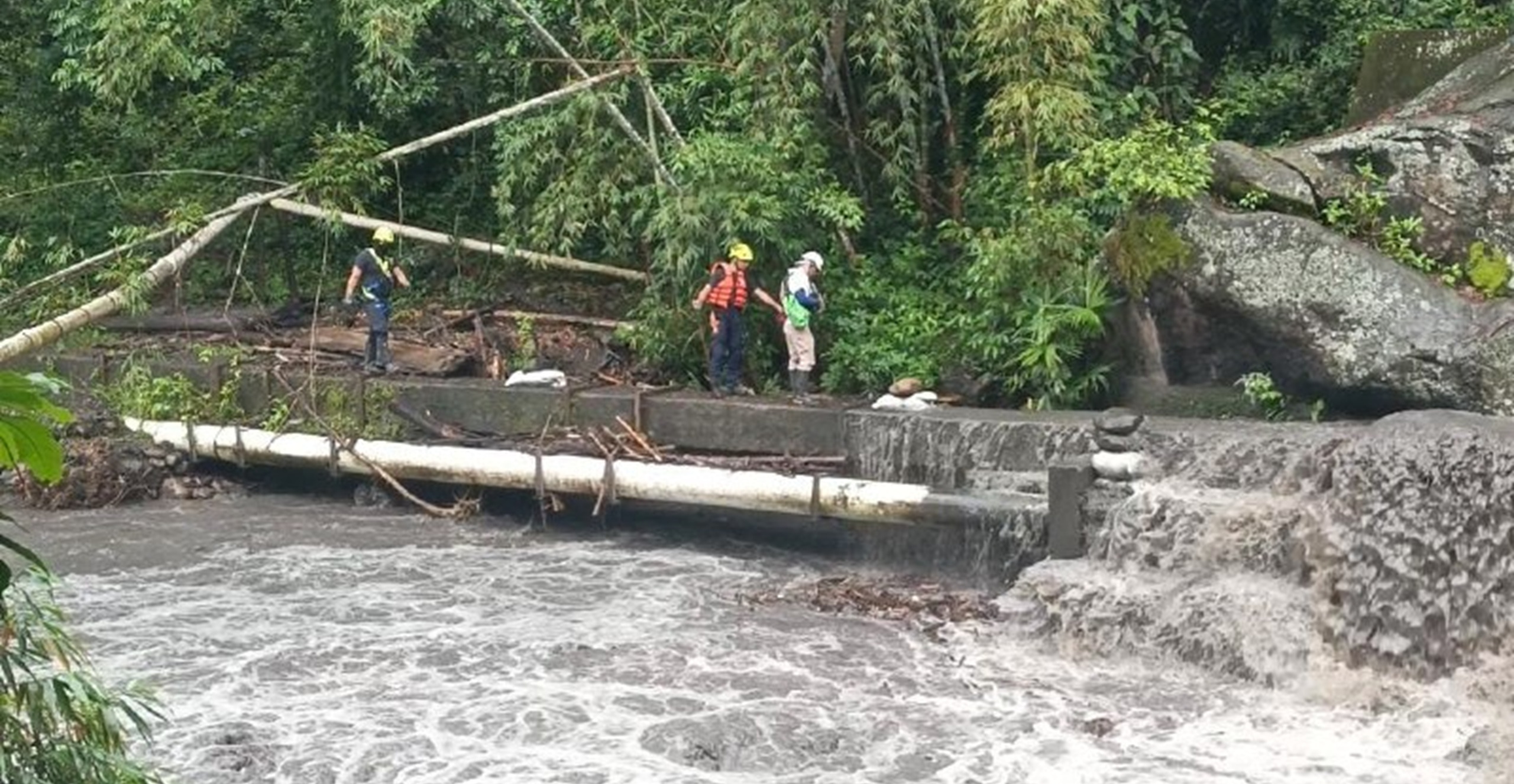 Búsqueda y rescate en el río Calandaima deja una persona fallecida en Viotá, Cundinamarca