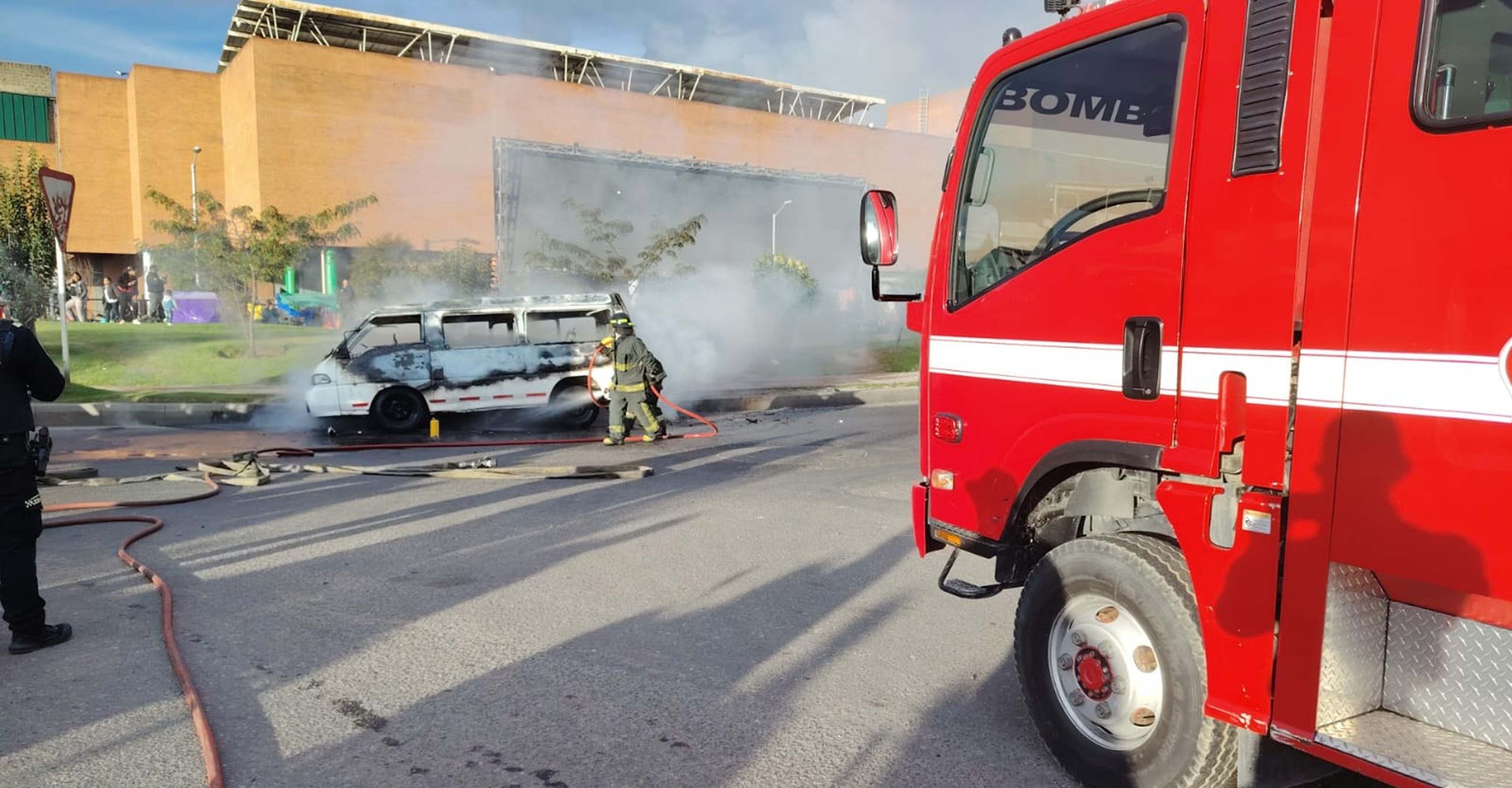 Incendio vehicular en Soacha fue controlado oportunamente por el Cuerpo de Bomberos