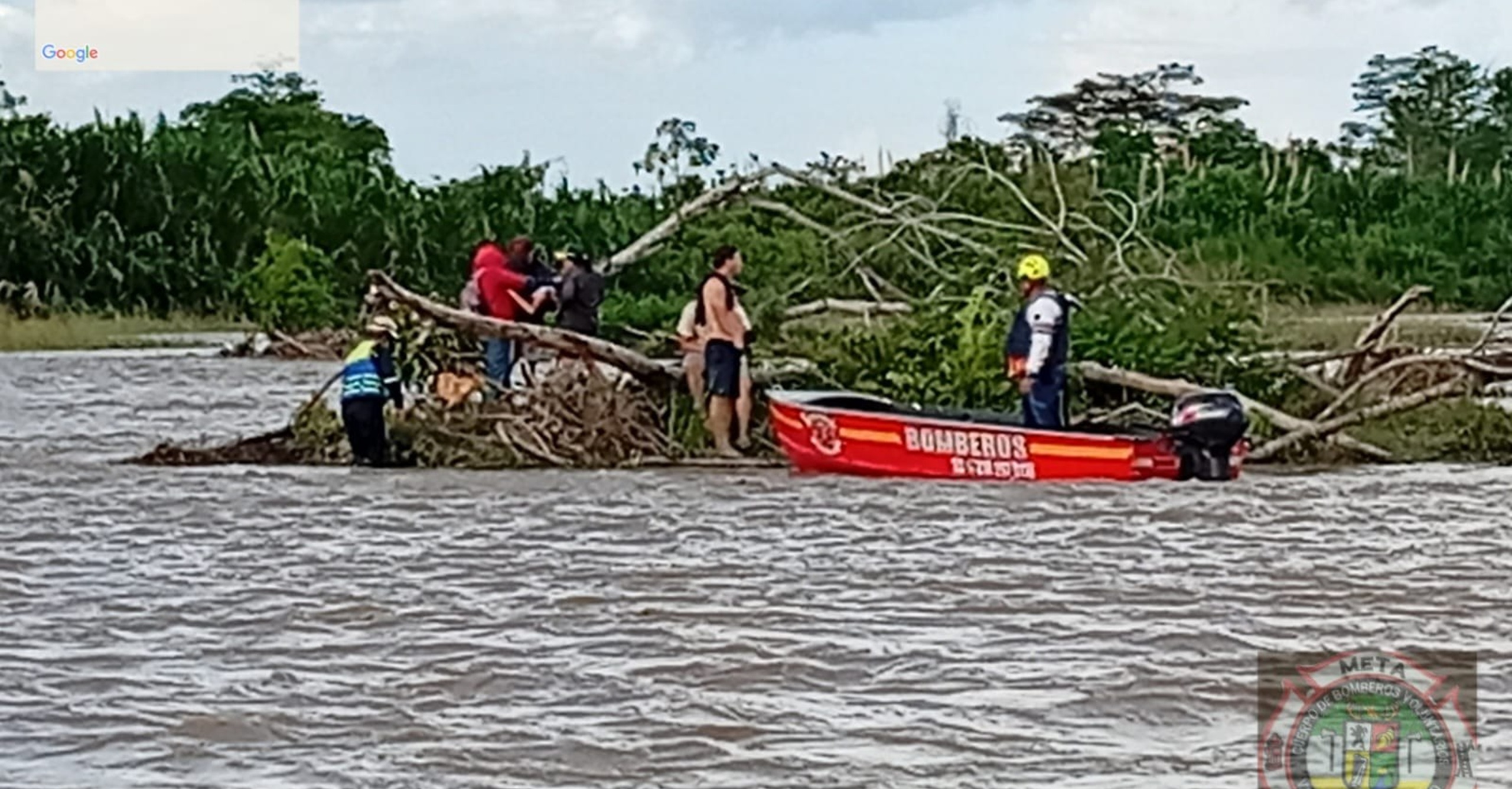 Creciente súbita en el río La Humadea deja tres personas atrapadas en San Martín (Meta)