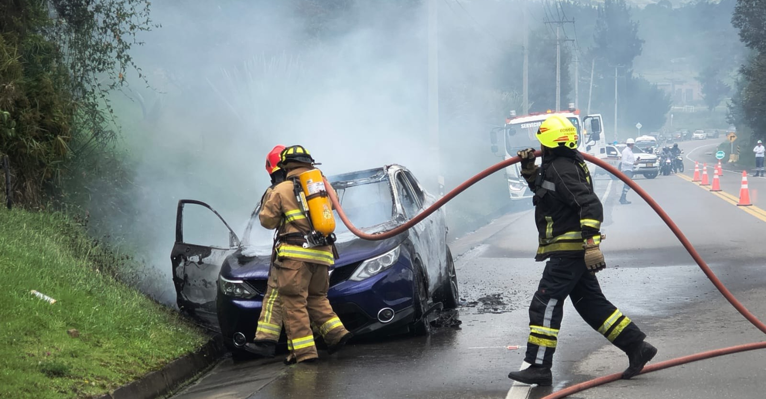 Incendio vehicular fue atendido oportunamente en la vía La Calera – Cundinamarca