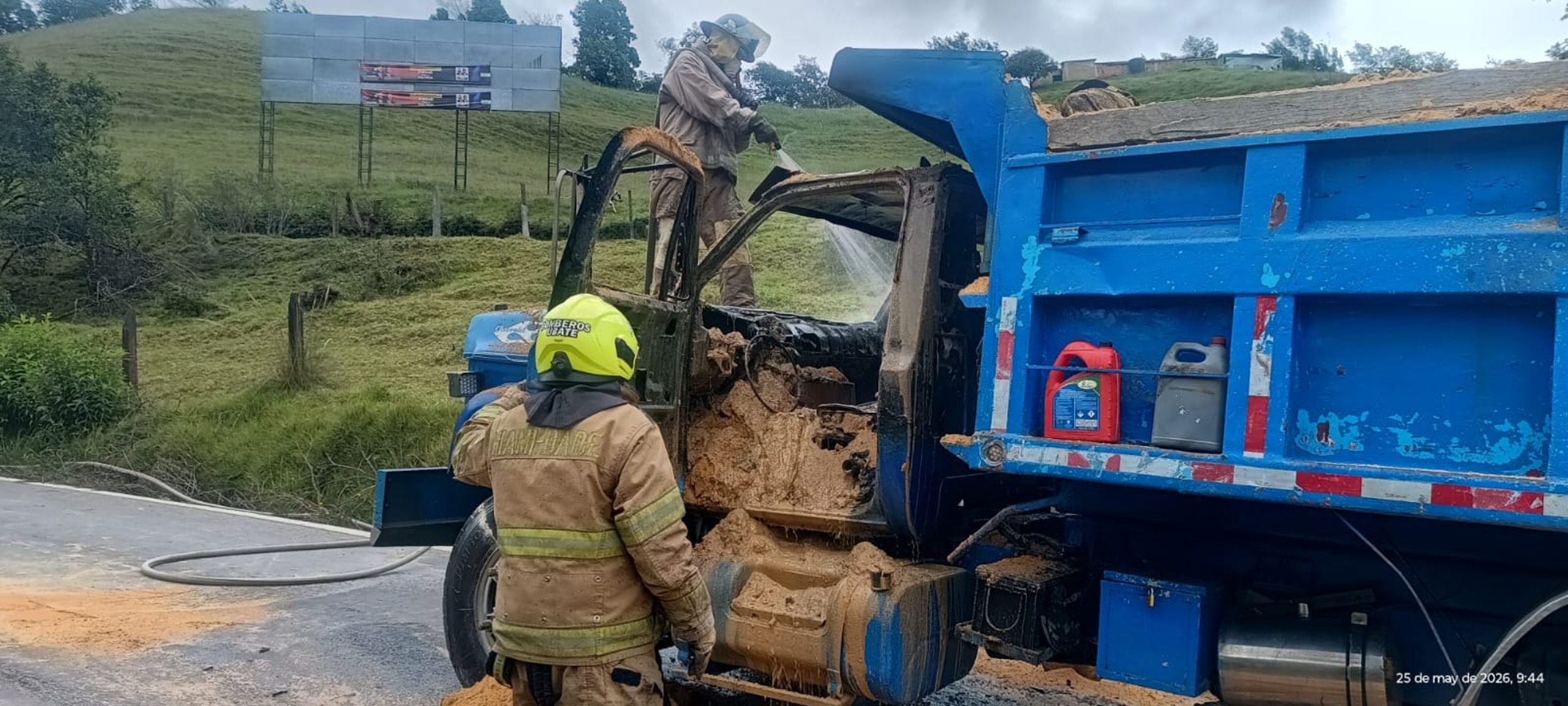 Incendio vehicular fue controlado en la vía Ubaté – Carmen de Carupa sin personas lesionadas