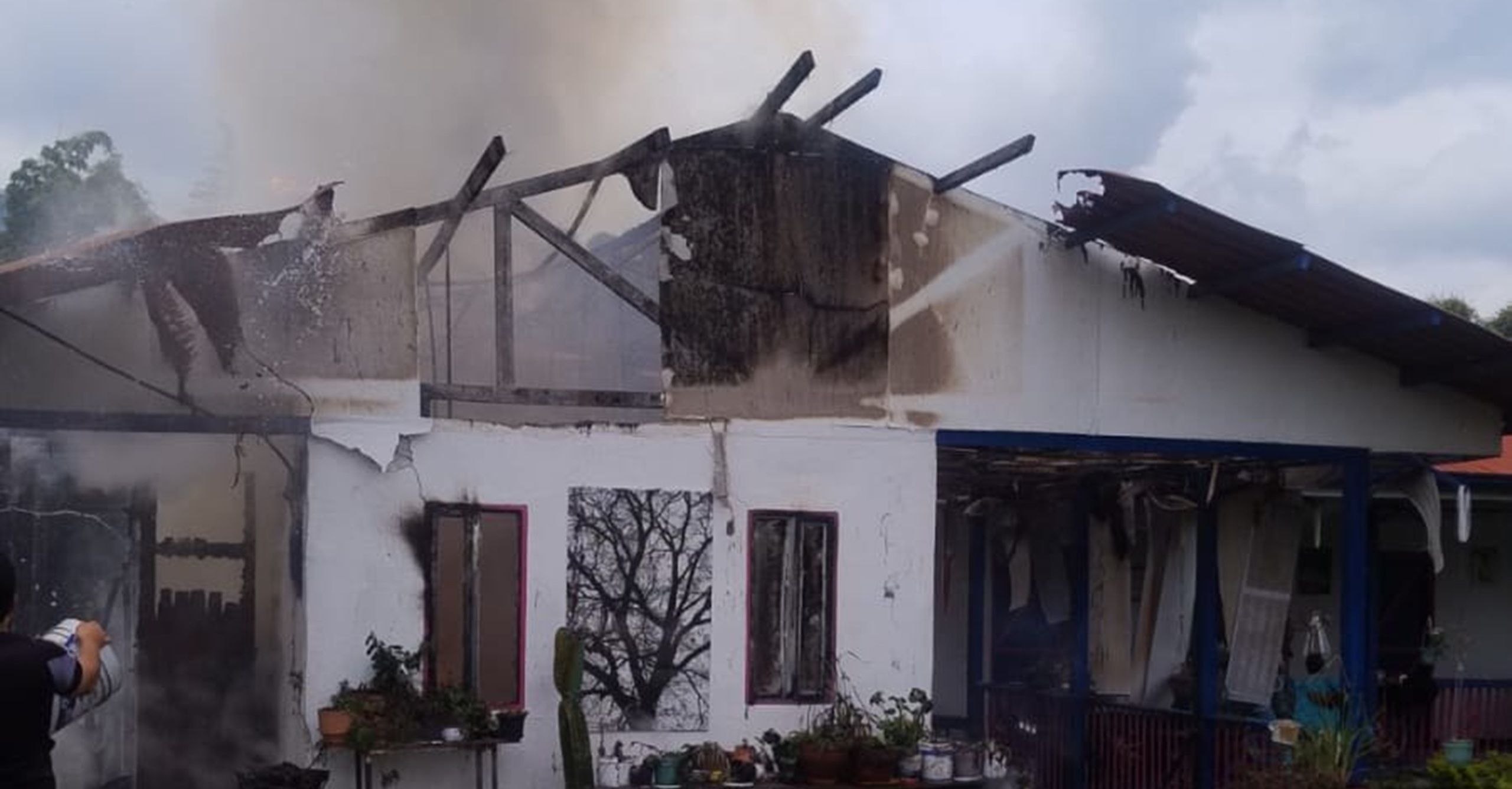 Incendio estructural en zona rural de Villamaría deja una persona lesionada