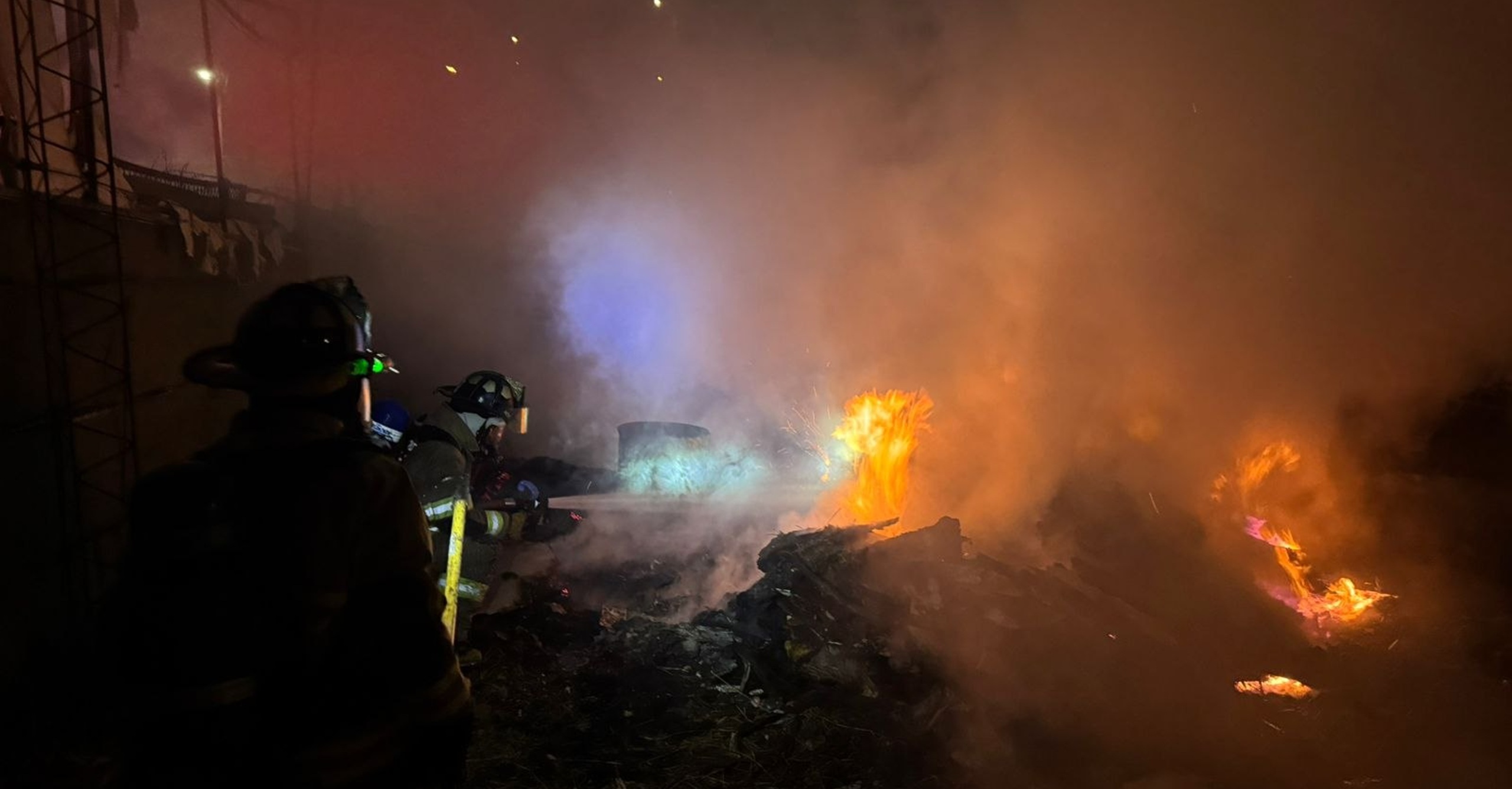 Bomberos de Fusagasugá controlaron incendio estructural en chatarrería ubicada sobre la vía Silvania – Fusagasugá