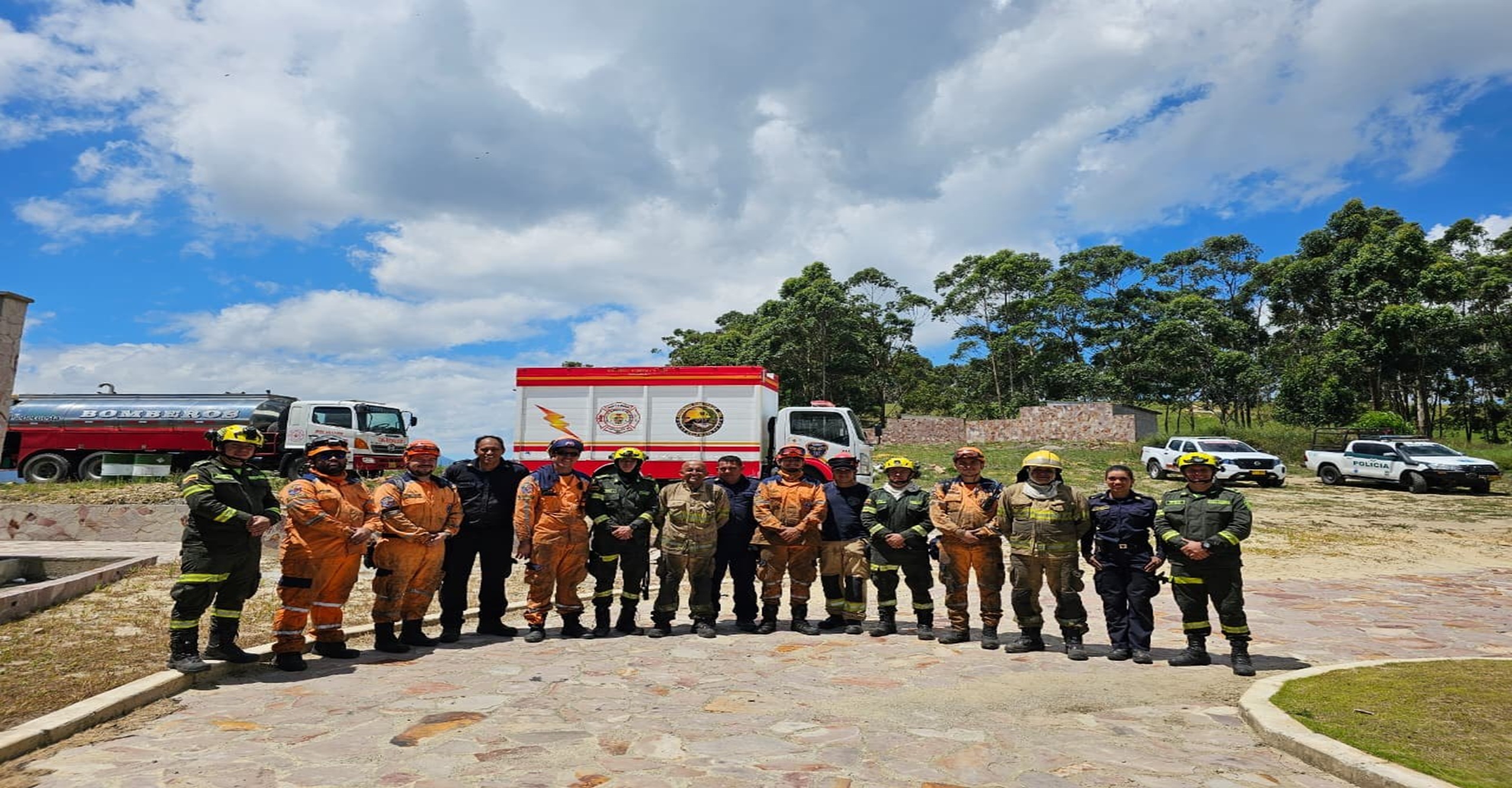 Bomberos de Piedecuesta liquidan incendio forestal que afectó cuatro hectáreas en el sector Roca Seca