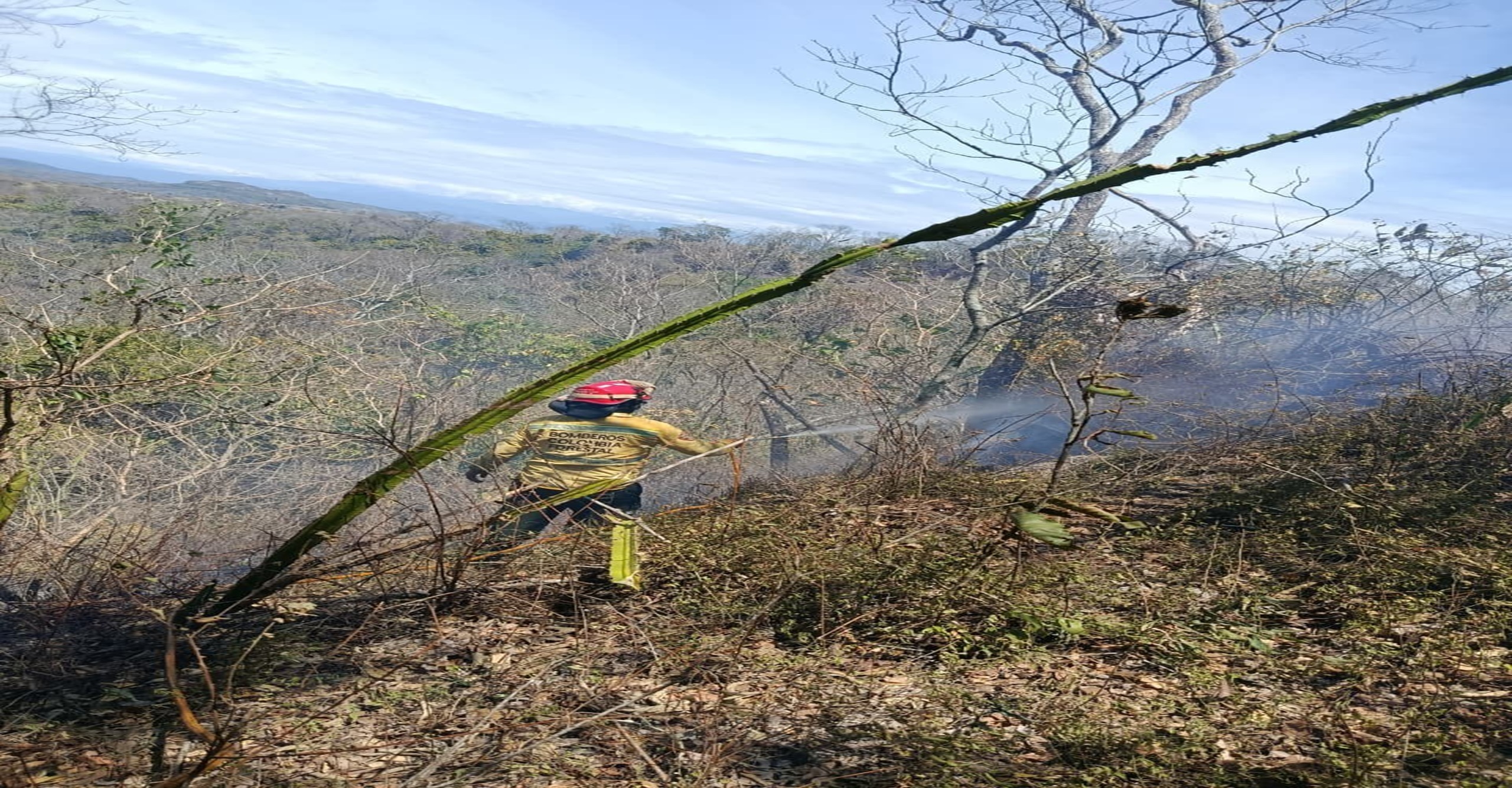 Bomberos de Armero Guayabal liquidan incendio forestal tras dos jornadas de intervención en zona montañosa