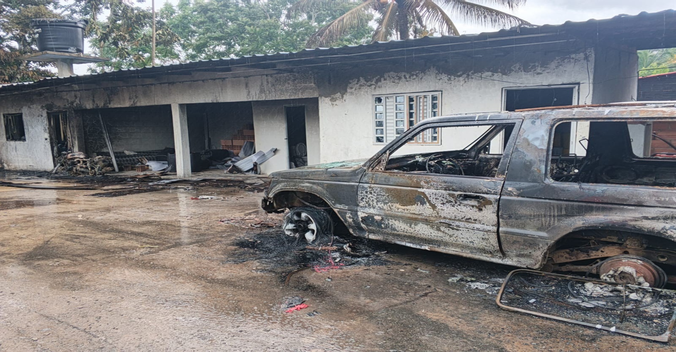 Bomberos de Antioquia y Choco atendieron emergencia por incendio Vehicular en Belén De Bajirá Chocó
