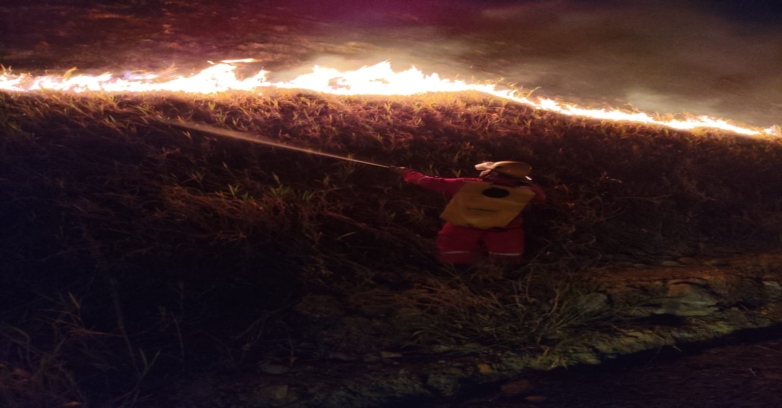 Bomberos de Tunía liquidaron incendio forestal en la vereda Quebrada Grande