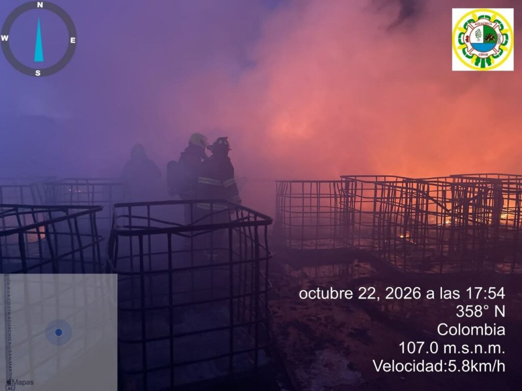 Labores de extinción del incendio de hidrocarburos que afectó vehículos y viviendas del sector. Muchas gracias,
