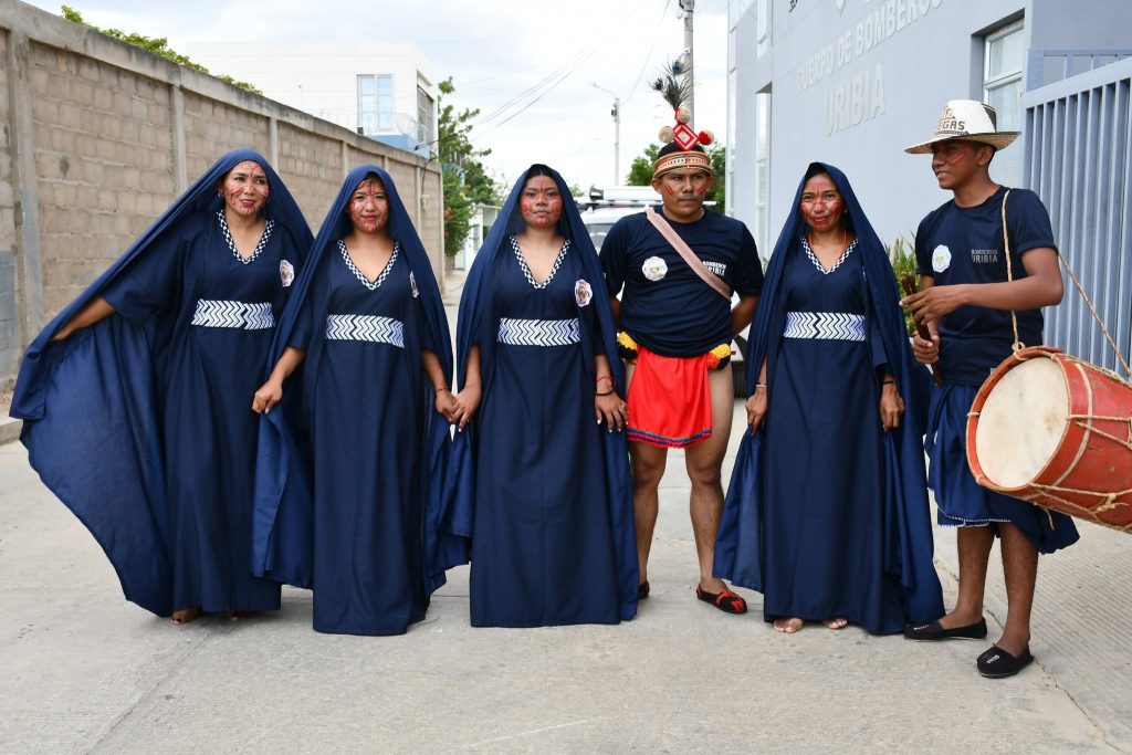 Grupo de mujeres bomberas étnicas y rurales.